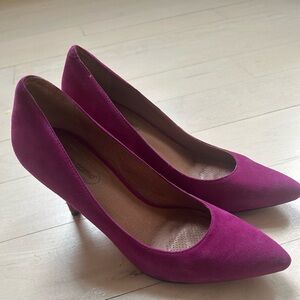 Fun classic suede fuschia Corso Como Pumps